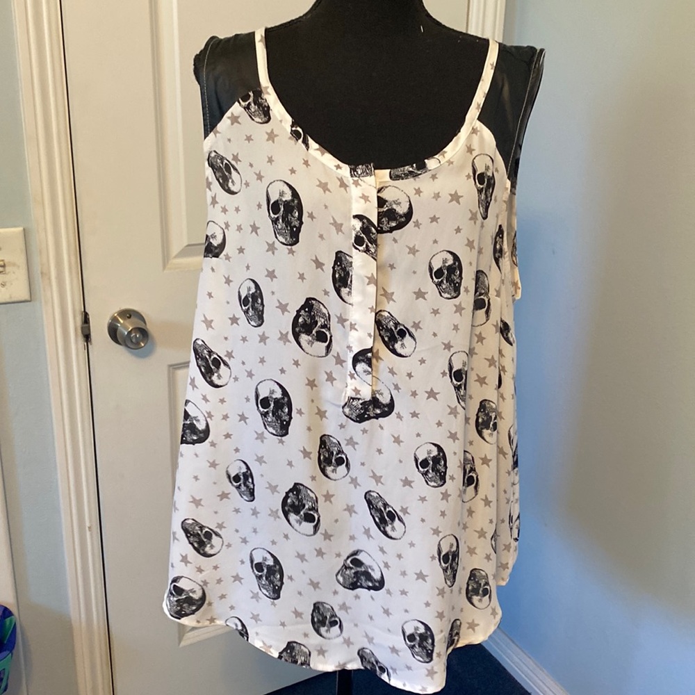 Torrid white sleeveless shirt with skulls and stars